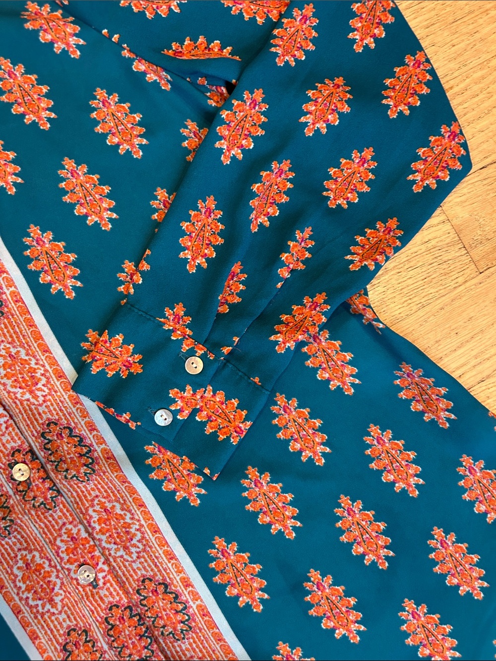 ๐ธ3 FOR $20๐ธ
Teal Floral Button-Up Shirt with Orange Print - Picture 6 of 9